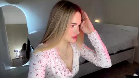 Jenn online show from August 13, 9:56 am