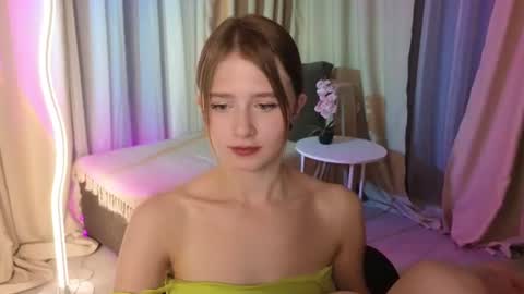 jenny_bunny_ online show from June 18, 6:57 am