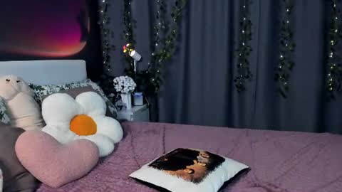 Jennt online show from August 18, 1:39 pm