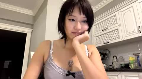 Emi online show from August 11, 6:32 pm