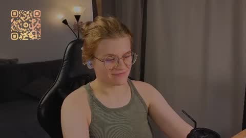  JessieVibes online show from August 1, 2:01 pm