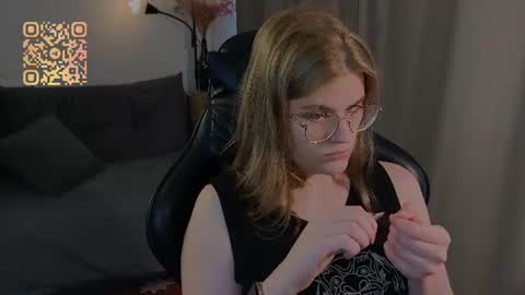  JessieVibes online show from August 6, 2:27 pm