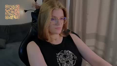  JessieVibes online show from August 8, 3:34 pm