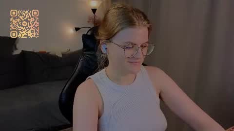  JessieVibes online show from August 9, 6:42 pm