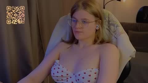  JessieVibes online show from August 13, 4:54 pm