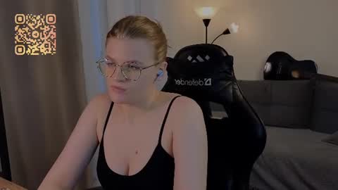 JessieVibes online show from August 15, 5:50 pm