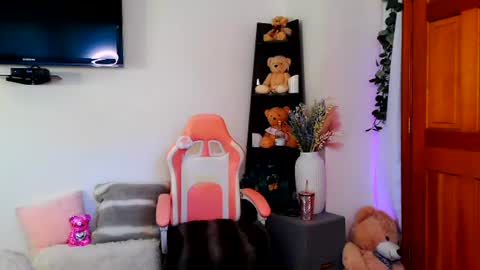Jessabelle Diamond online show from August 6, 1:43 pm