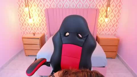  J E S S I  online show from August 14, 9:46 am