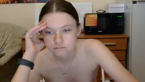 jessicaholland1 online show from July 24, 8:56 pm