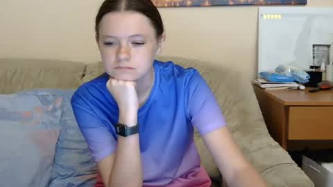 jessicaholland1 online show from August 9, 6:20 pm