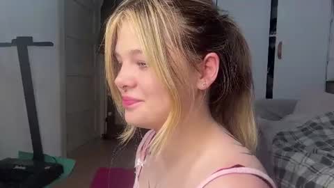 jessluck_1 online show from July 1, 2:51 pm