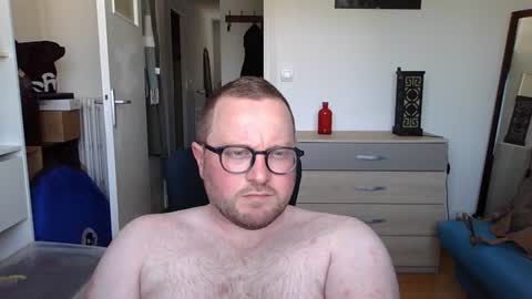 jeuneloup92 online show from June 14, 11:07 am