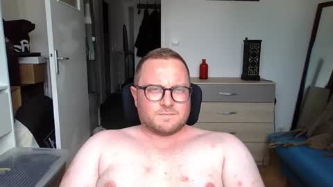 jeuneloup92 online show from July 15, 3:46 pm