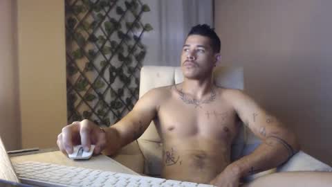 jffer_slhom online show from May 5, 7:48 pm