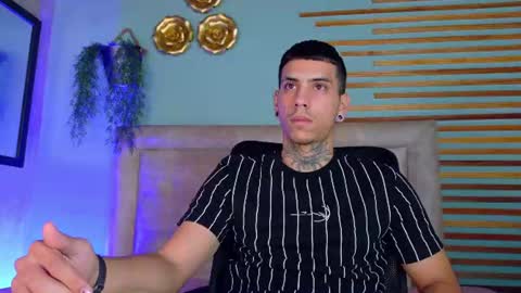 jharol_cardona online show from August 6, 1:15 am