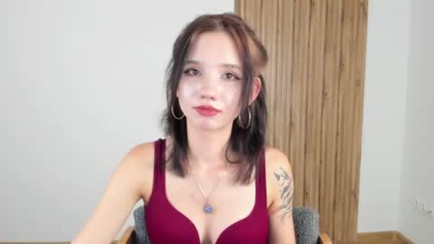 JiwonWong online show from August 10, 5:14 pm