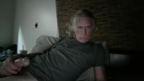 jizzmitten5 online show from May 29, 5:21 am