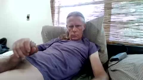 jizzmitten5 online show from June 3, 8:34 pm