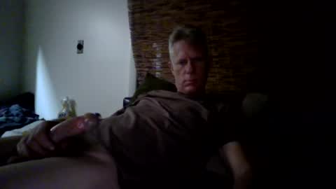 jizzmitten5 online show from July 14, 5:23 am