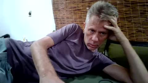 jizzmitten5 online show from August 3, 5:03 am
