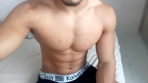 jjavier203018 online show from August 4, 12:46 pm