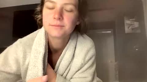 jlynn1997 online show from June 8, 4:24 pm