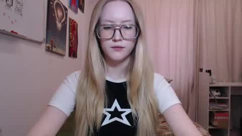 joan_kiss online show from July 16, 9:21 am