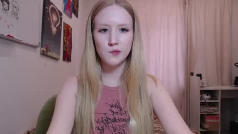 joan_kiss online show from July 17, 8:25 am