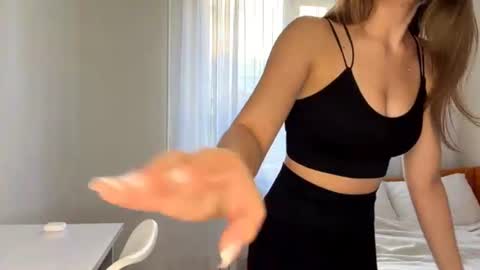 Bella online show from August 1, 4:13 pm
