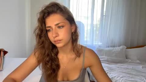 Bella online show from August 8, 1:22 pm