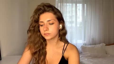 Bella online show from August 8, 4:40 pm