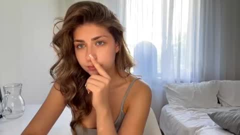 Bella online show from August 12, 1:46 pm
