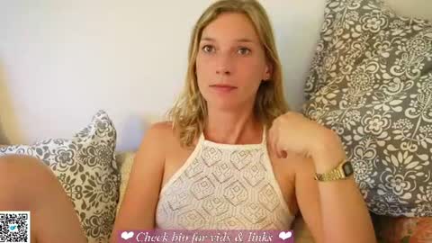 JoannaDea online show from August 3, 12:45 pm