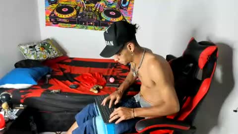 johan_and_antonella online show from August 14, 8:29 am