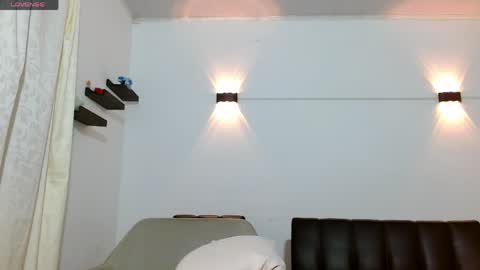 john_ssnow29 online show from June 8, 12:49 am