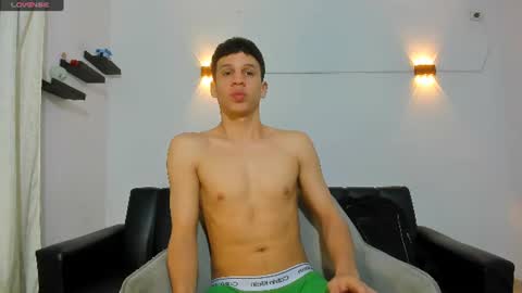 john_ssnow29 online show from June 20, 8:58 am