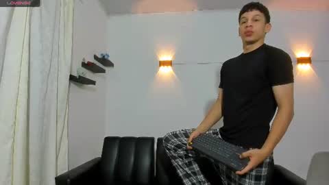john_ssnow29 online show from June 24, 10:06 am
