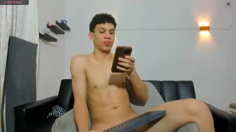 john_ssnow29 online show from June 25, 10:29 am