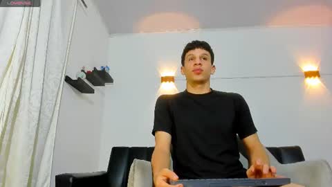 john_ssnow29 online show from June 27, 9:45 am