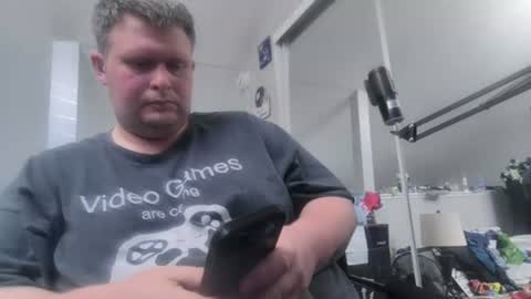 johnfernandez784 online show from June 18, 5:46 pm