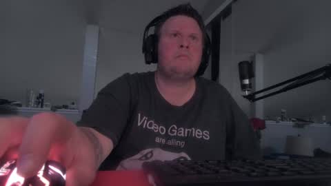 johnfernandez784 online show from June 30, 9:43 am