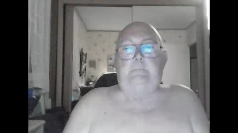 jojo60000529566 online show from June 1, 7:50 pm