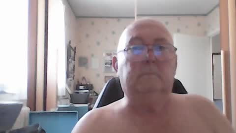 jojo60000529566 online show from June 17, 4:39 pm