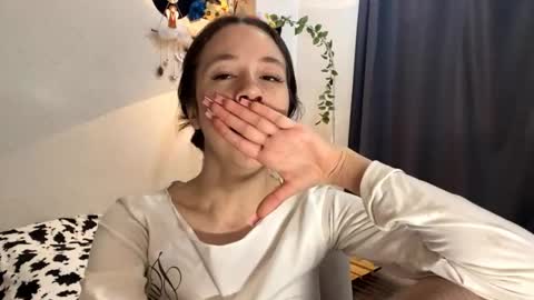 I am Joline ntmuLets hit 10 Thumbs Up together online show from June 3, 2:53 pm