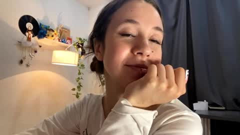 I am Joline ntmuLets hit 10 Thumbs Up together online show from June 3, 6:11 pm