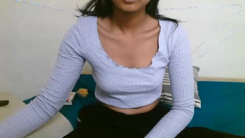 jolienasexi online show from August 11, 6:48 am