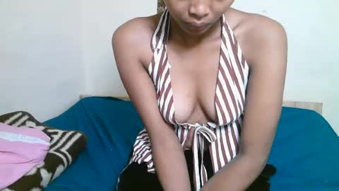 jolienasexi online show from August 12, 8:27 am