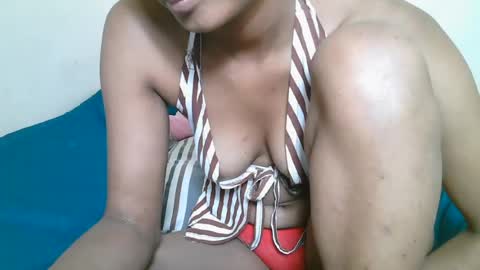 jolienasexi online show from August 12, 9:17 pm