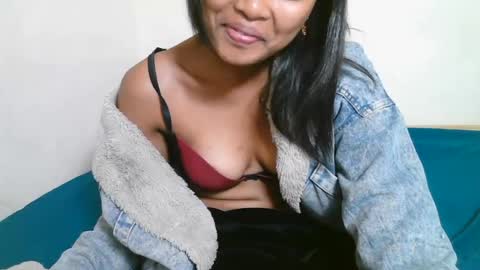 jolienasexi online show from August 13, 9:29 pm