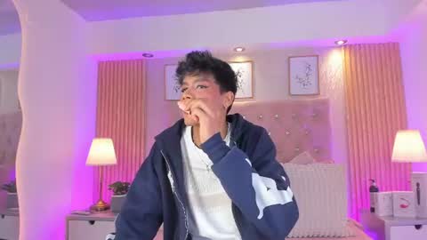 Jonas  online show from August 13, 7:00 am